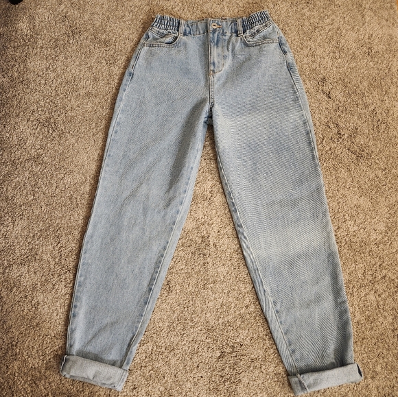 Fashion Nova Mom Jeans - Picture 6 of 6